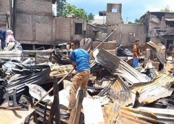 Puluhan rumah liar di Baloi Mas Batam, Kepulauan Riau ludes dilahap si jago merah, Rabu, 8 September 2021. (Foto: Fathur Rohim)