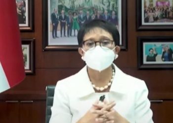Menteri Luar Negeri (Menlu) RI, Retno LP Marsudi, menyampaikan  keterangan pers menyambut kedatangan vaksin Covid-19 tahap ke-56.