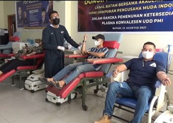 Pendonor darah di PMI Batam. (Foto: Fathur Rohim)