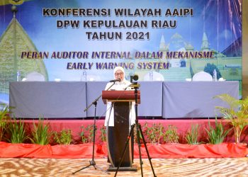 Wakil Gubernur Kepulauan Riau, Marlin Agustina saat membuka Konfrensi Wilayah AAIPI DPW Kepri Tahun 2021 dan Sosialiasi Implementasi Aplikasi Sistem Pengawasan Keuangan Desa (SISWASKEUDES) di Hotel Ibis Styles Batam, Selasa, 14 September 2021. (Foto: Ist)