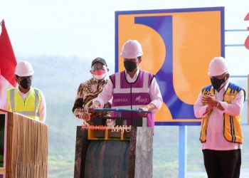 Presiden Joko widodo saat meresmikan Bendungan Kuningan di Kabupaten Kuningan, Provinsi Jawa Barat, Selasa 31 Agustus 2021.
