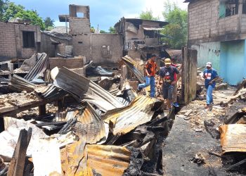 Puing-puing rumah warga yang terbakar. (Foto: Fathur Rohim)