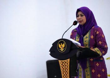 Dewi Kumalasari Ansar saat melantik Bunda PAUD dan Ketua Dekranasda Natuna, Jumat, 22 Oktober 2021 kemarin. (Foto: Humprov Kepri)