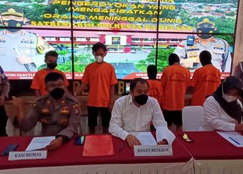 Suasana konferensi pers kasus lima pengamen yang tertangkap setelah membunuh rekannya karena urusan ejekan. (Foto: SIR)
