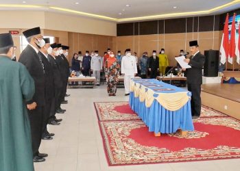 Pelaksanaan Pelantikan dan Pengambilan Sumpah Jabatan Pimpinan Tinggi Pratama di Kantor Wali Kota Batam. (Foto: SIR)