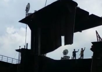 Proses penutuhan MT Great Marine di PT Batamitra Sejahtera. (Foto: Arsip narasumber)