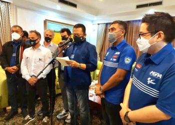 Ketua Umum Ikatan Motor Indonesia (IMI) Bambang Soesatyo (tengah).