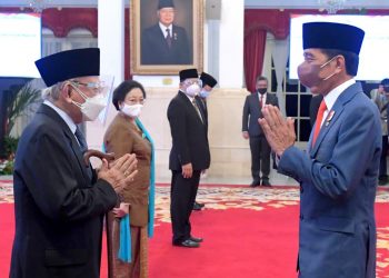 Presiden sampaikan ucapan selamat kepada pimpinan dan anggota Dewan Pengarah Badan Riset dan Inovasi Nasional (BRIN) di Istana Negara, Jakarta, Rabu, 13 Oktober 2021.