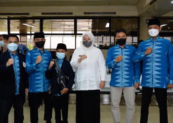 Wakil Gubernur Kepulauan Riau, Marlin Agustina saat melepas keberangkatan Kafilah Kepri di Bandara Hang Nadim, Batam, Selasa, 12 Oktober 2021. (Foto: Humprov Kepri)
