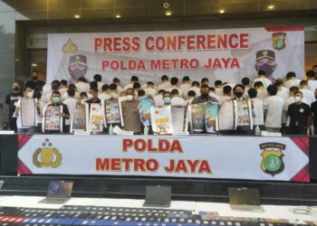 Polda Metro Jaya adakan Konperensi Pers tentang kejahatan WNA lakukan pemerasan gunakan modus sarana telepon.