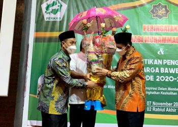 Gubernur Kepulauan Riau, Ansar Ahmad saat melantik Perkumpulan Keluarga Bawean Kota Batam Masa Bhakti 2020-2025 di Ballroom Restoran Golden Prawn Bengkong Batam, Minggu, 7 Oktober 2021.