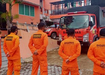 Tim SAR saat bersiap mencari korban yang hilang di Perairan PT ASL Tanjung Uncang, Kota Batam, Kepulauan Riau. (Foto: Humas Basarnas)