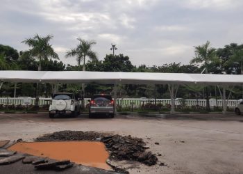 Parkiran beratap di Kantor DPRD Kota Batam, Kepulauan Riau yang bakal mendapat peremajaan dengan anggaran Rp198 juta. (Foto: Fathur Rohim)