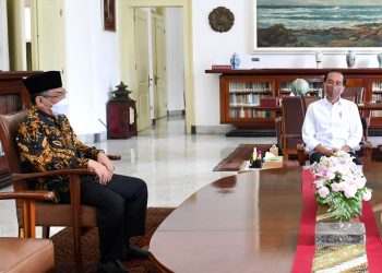 Presiden Joko Widodo menerima Ketua Umum Pengurus Besar Nahdlatul Ulama (PBNU)  K.H.Yahya Cholil Staquf atau akrab disapa Gus Yahya, di Istana Kepresidenan Bogor,  Rabu,  29 Desember 2021. (Foto: https://www.presidenri.go.id)