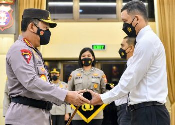 Kapolri Jenderal  Listyo Sigit Prabowo pimpin pelantikan 44 pegawai eks KPK menjadi ASN Institusi Polri pada Kamis, 9 Desember 2021. (Foto: Div. Humas Polri)
