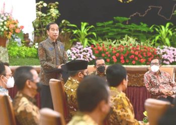 Presiden Jokowi  memerikan sambutan  pada acara Peringatan Hari HAM Sedunia Tahun 2021 di Istana Negara, Jakarta, Jumat, 10 Desember 2021. (Foto: www.setneg.go.id)