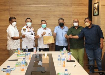 KTKBM Batam menggelar aksi untuk menyampaikan aspirasi dan mendapat respon dari KSOP serta BUP BP Batam, di Kantor BPUP BP Batam. (Foto: Humas BP Batam)