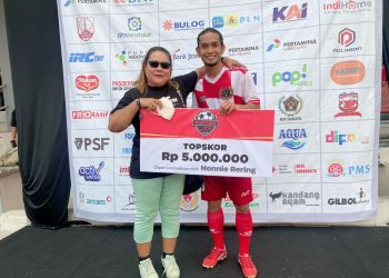 Febri Jamil dari Tim Wartawan Riau menjadi TopSkor dan menerima hadiah sebesar Rp5 Juta.  (Foto: dok. Siwo PWI)