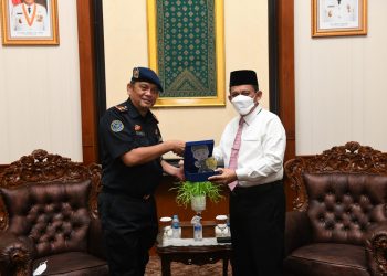 Gubernur Kepri, Ansar Ahmad melakukan audiensi dengan Kepala Perlindungan Sumberdaya Kelautan dan Perikanan (PSDKP) Batam Turman Hardianto Maha di Gedung Daerah, Tanjungpinang.