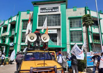 Buruh demo.