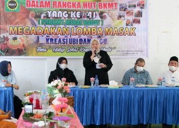 Wagub Marlin saat membuka lomba kreasi ubi dan sagu di Kabupaten Karimun. (Foto: Humas Pemprov)