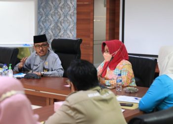 Sekretaris Daerah (Sekda) Batam, Jefridin, memimpin Rapat Gugus Tugas Kota Layak Anak (KLA) di Kantor Wali Kota Batam. (Foto: MEDIA CENTER PEMERINTAH KOTA BATAM)