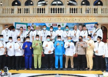 Sekretaris Daerah Kota Batam, Jefridin mewakili Walikota Batam membuka acara Festival Akbar Al-Qur’an. (Foto: MEDIA CENTER PEMERINTAH KOTA BATAM)