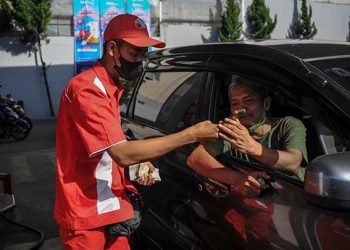 Direktur Utama PT Pertamina (Persero) Nicke Widyawati mengatakan, pihaknya terus memantau penyaluran BBM bersubsidi. (Foto: Tempo.co).