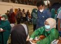 Walikota Batam Muhammad Rudi Tengah Memantau Program Vaksinasi di Kota Batam (Foto: Humas Pemko Batam)