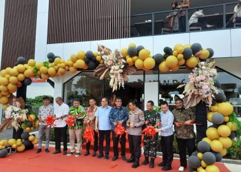 Restoran khas masakan Minang pertama dengan konsep drive thru hadir di Kota Batam. (Foto: Sarma Haratua Siregar)