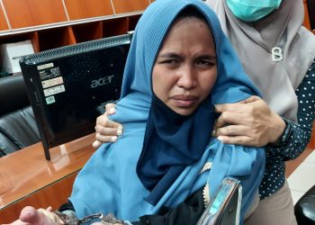 Wajah Siti Eliana perempuan yang membawa senjata api dengan tingkah laku mencurigakan di dekat pos utama Paspampres di depan Istana Merdeka, Jakarta setelah berhasil diamankan oleh anggota Paspampres. (Foto: Ist./laraspostonline com).