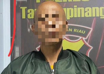 SR terduga pelaku penganiayaan terhadap cucunya diamankan polisi dari Satreskrim Polresta Tanjungpinang, Sabtu (12/11). Foto Istimewa