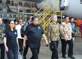 Duta Besar Amerika Serikat untuk Indonesia Sung Y. Kim, Duta Besar Kanada untuk Indonesia Nadia Burger bersama Menteri Koordinator Bidang Perekonomian Airlangga Hartarto saat berkunjung di Batam. Foto: BP Batam)