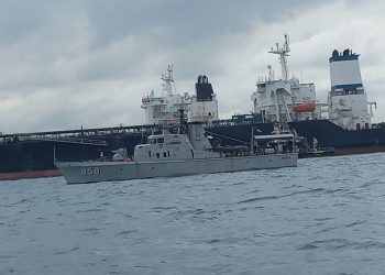 KRI Silea-858 berhasli mengevakuasi kapal tanker MT Young Yong setelah hampir tiga minggu kandas di Pulau Nipa, Kabupaten Karimun, Kepulauan Riau, Kamis, 10 November 2022 kemarin. (Foto: Istimewa)