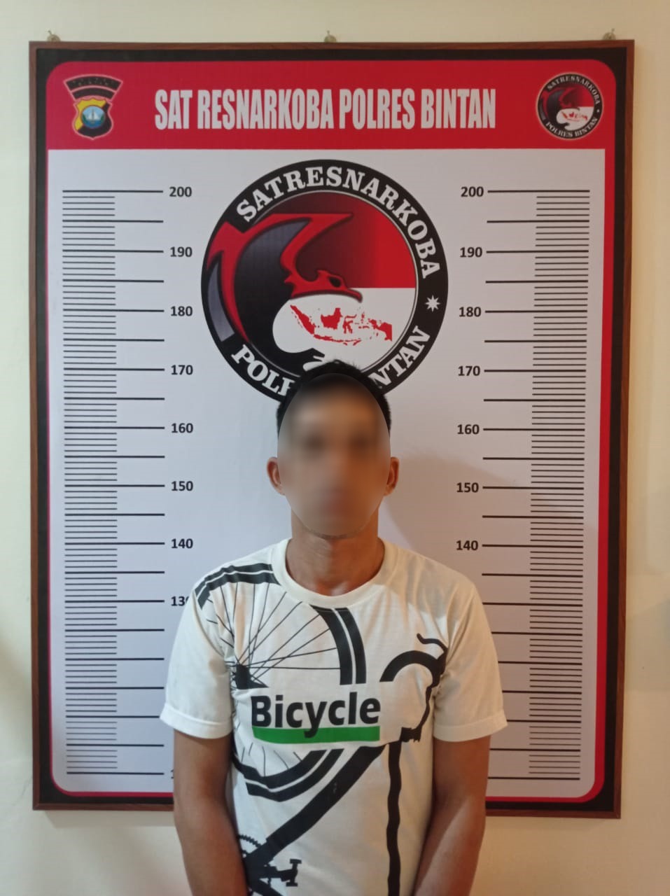 Salah satu tersangka perkara narkoba, yang diamankan Polres Bintan dalam operasi pekat seligi 2022, Sabtu (10/12/2022).