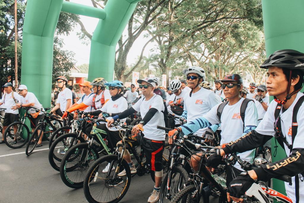Kegiatan Fun Bike di Harris Day 2022 yang digelar Harris Hotel, Minggu (11/12/2022) lalu. (Foto: Ist/ Harris Hotel)