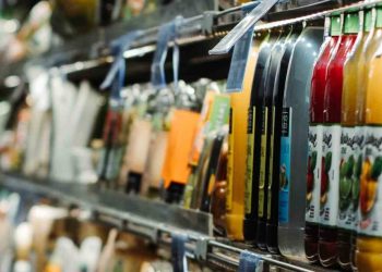 Minuman Manis. Pemerintah Akan Mangenakan Cukai pada Produk Plastik dan Minuman Berpemanis Dalam Kemasan (MBDK) Mulai Tahun 2023. (Foto: Ist/ alfamart.co.id)