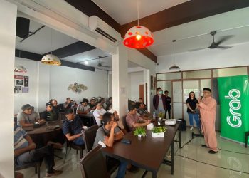 Kadisbudpar Kota Batam Ardiwinata, saat pemaparan tentang pariwisata Batam dihadapan mitra pengemudi Grab Batam, Jumat (16/12/2022). (Foto: Ist/ Disbudpar Batam).