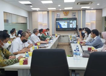 Suasana rapat teknis bahas persiapan MoU Jembatan Batam-Bintan, di ruang rapat Kantor Kementerian PUPR RI, Jakarta, Kamis (15/12/2022). (Foto: Ist/ Diskominfo Kepri).