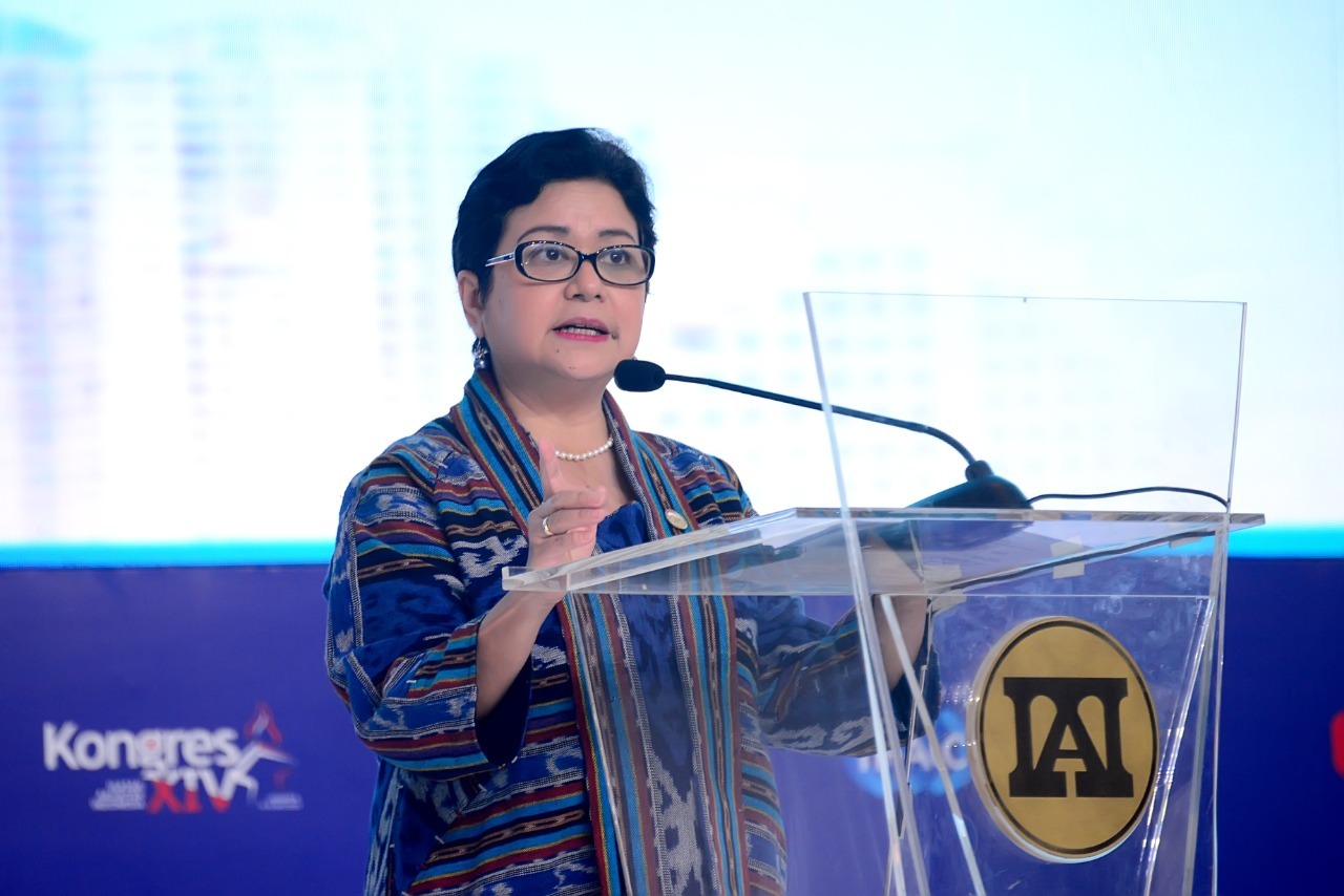Ketua Dewan Audit OJK, Sophia Wattimena dalam Kongres XIV Ikatan Akuntan Indonesia (IAI) dan Seminar Internasional di Jakarta, beberapa waktu lalu. (Foto: Ist/ Humas OJK).
