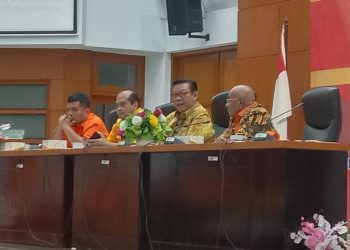 Ketua Dewan Pakar Partai Golkar HR Agung Laksono (dua dari kanan) di acara Orientama dan Mukerda Kosgoro 1957 di Cisarua, Bogor, Jawa Barat. (Foto: HMS/ A. Ristanto).