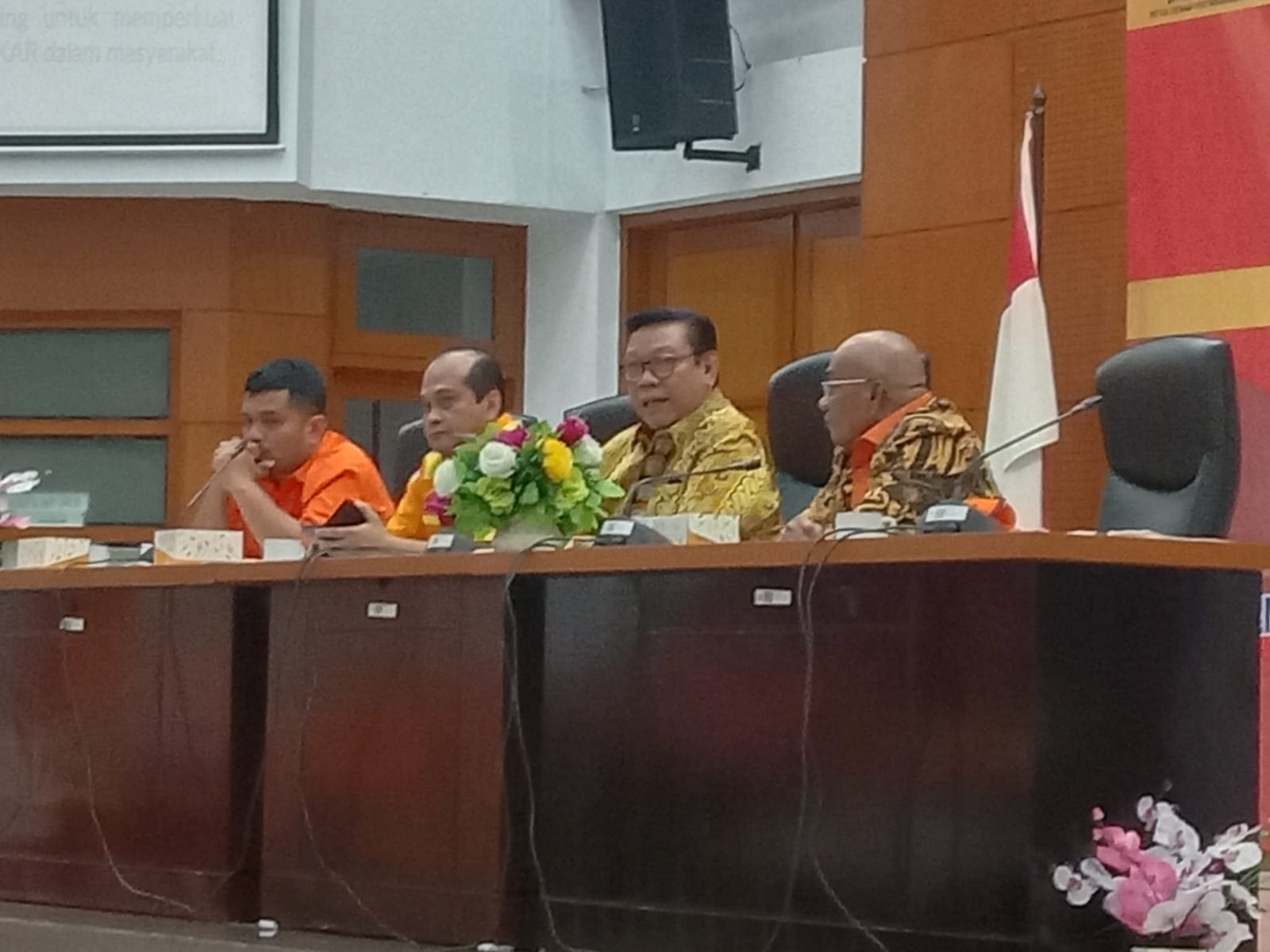 Ketua Dewan Pakar Partai Golkar HR Agung Laksono (dua dari kanan) di acara Orientama dan Mukerda Kosgoro 1957 di Cisarua, Bogor, Jawa Barat. (Foto: HMS/ A. Ristanto).