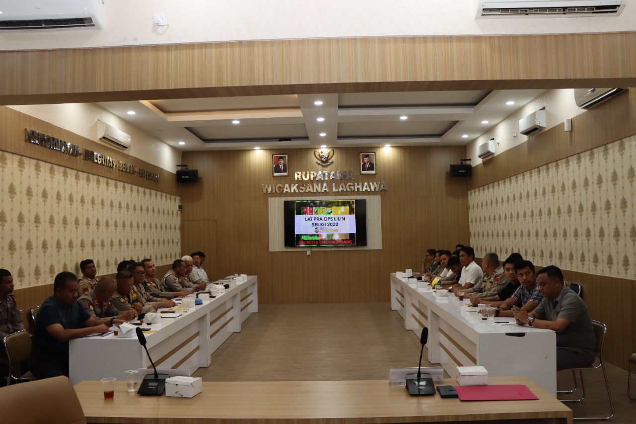 Suasana lat pra ops Lilin Seligi 2022 yang belangsung di Aula Rupatama Polresta Tanjungpinang, Selasa (20/12/2022). (Foto: Ist/ Humas Polresta Tanjungpinang).