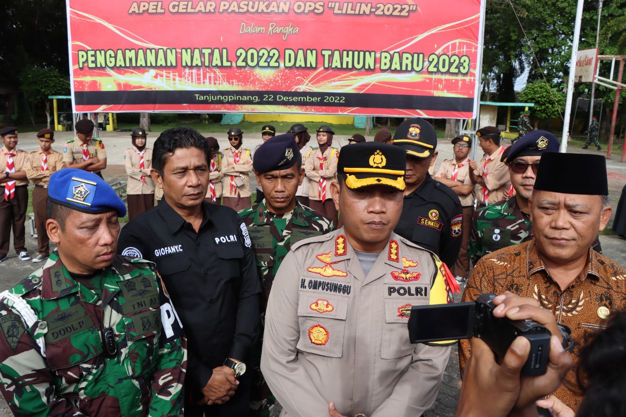 Kapolresta Tanjungpinang Kombes Pol H Ompusunggu, berikan himbauan ke warga saat liburan Natal dan tahun baru, Jumat (23/12/2022). (Foto: HMS/ Yulita Dani).