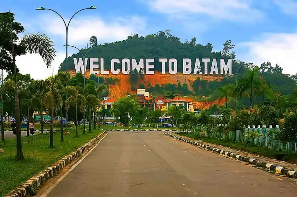 Welcome To Batam (WTB) menjadi salah satu ikon Kota Batam yang kerap dikunjungi para wisatawan. (Foto: Ist/ Mytrip123).