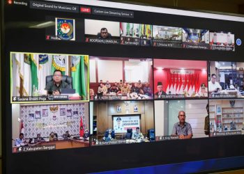 Suasana rapat koordinasi pengendalian inflasi di daerah secara virtual, yang dilakukan Mendagri RI bersama kepala daerah seluruh Indonesia, Senin (26/12/2022). (Foto: Ist/ Diskominfo Kepri).