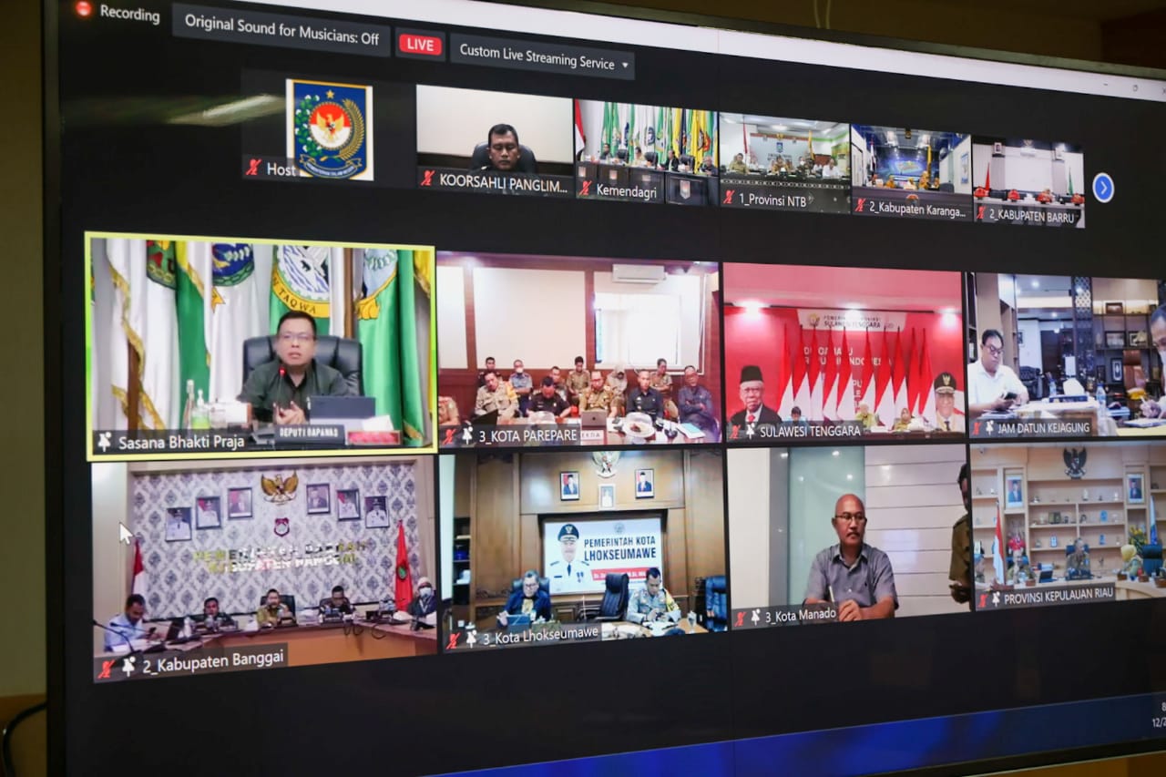 Suasana rapat koordinasi pengendalian inflasi di daerah secara virtual, yang dilakukan Mendagri RI bersama kepala daerah seluruh Indonesia, Senin (26/12/2022). (Foto: Ist/ Diskominfo Kepri).