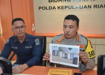 Kabid Humas Polda Kepri, Kombes Pol Harry Goldenhardt saat konferensi pers di Ruang Media Center Bid Humas Polda Kepri, Selasa (27/12/2022). (Foto: Ist/ Humas Polda Kepri).