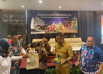 Ardiwinata, (dua dari kanan) Kadisbudpar Kota Batam saat menghadiri Kegiatan Sales Mission Pariwisata Provinsi Kepulauan Bangka Belitung, di Batam, Senin (5/12/2022).