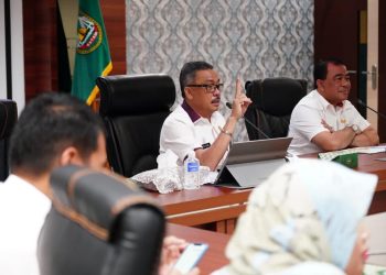 Sekda Kota Batam Jefridin, dalam memimpin Rapat Koordinasi Persiapan Pelaksanaan Sembako Bersubsidi tahun 2023, di Kantor Wali Kota Batam, Rabu (11/01/2023). (Foto: Ist/ Diskominfo Batam).
